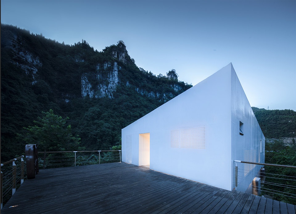 renovation of the 809 arsenal relics rimrock tea bar china by 3andwich designhe wei studio