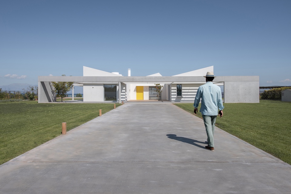 beach house neratza by rctech