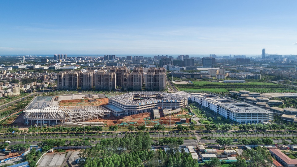 haikou school of the affiliated high school of peking university china by crossboundaries