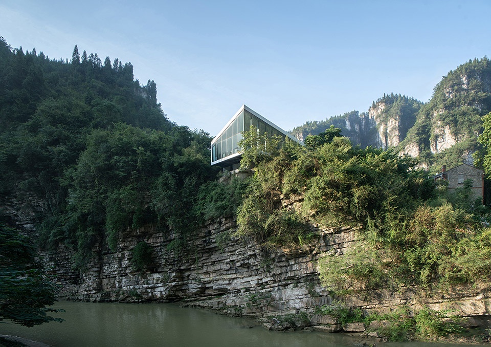 renovation of the 809 arsenal relics rimrock tea bar china by 3andwich designhe wei studio