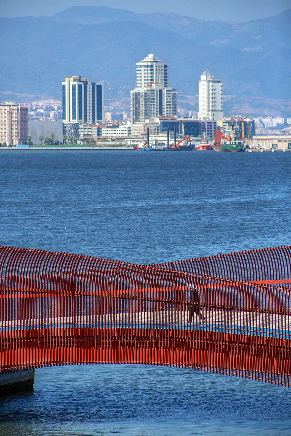 bayrakli coast pedestrian bridge by notmimarlik