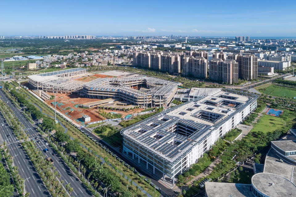 haikou school of the affiliated high school of peking university china by crossboundaries