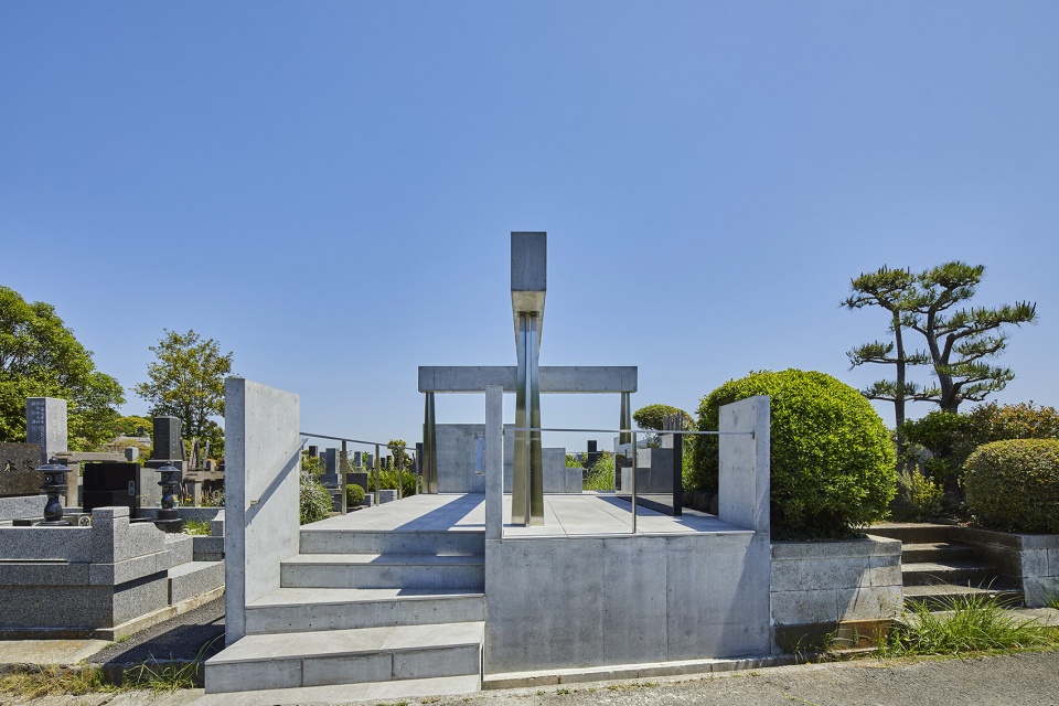 the grave of kamakura yukinoshita church by takeshi hosaka architects