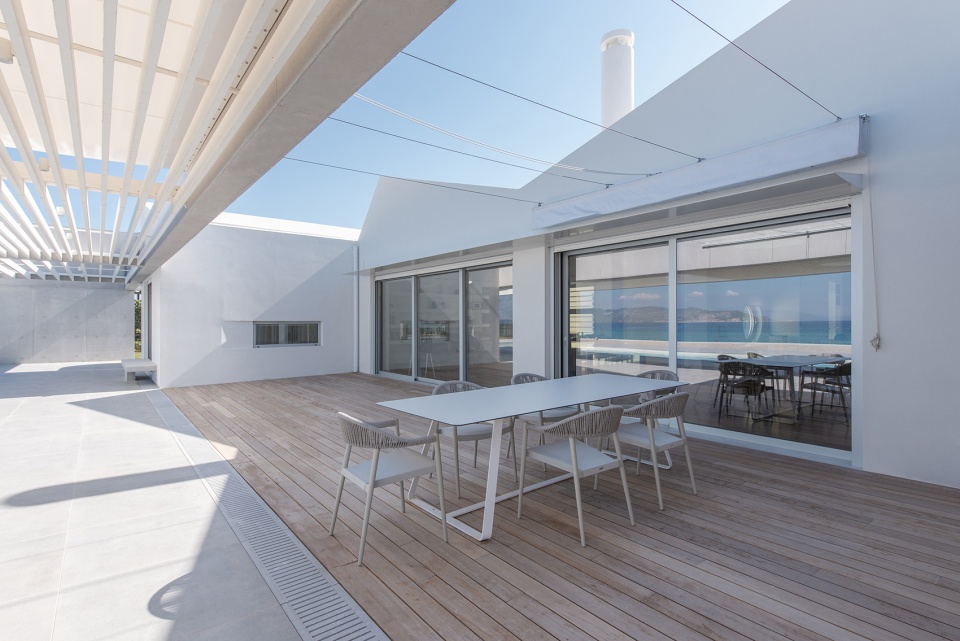 beach house neratza by rctech