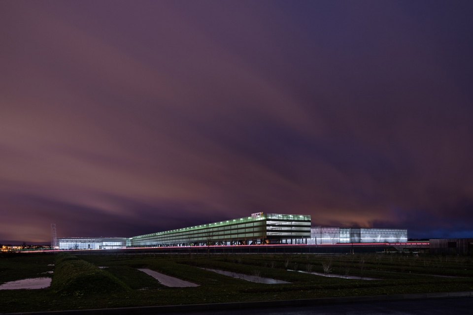 meett toulouse exhibition and convention centre by oma