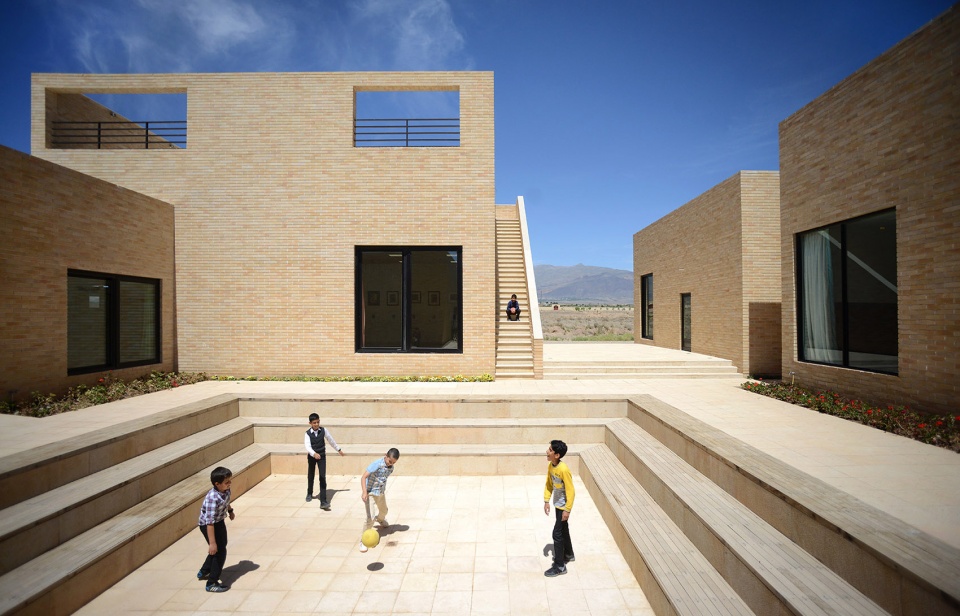 THE NOOR e MOBIN G2小学，伊朗 / FEA Studio