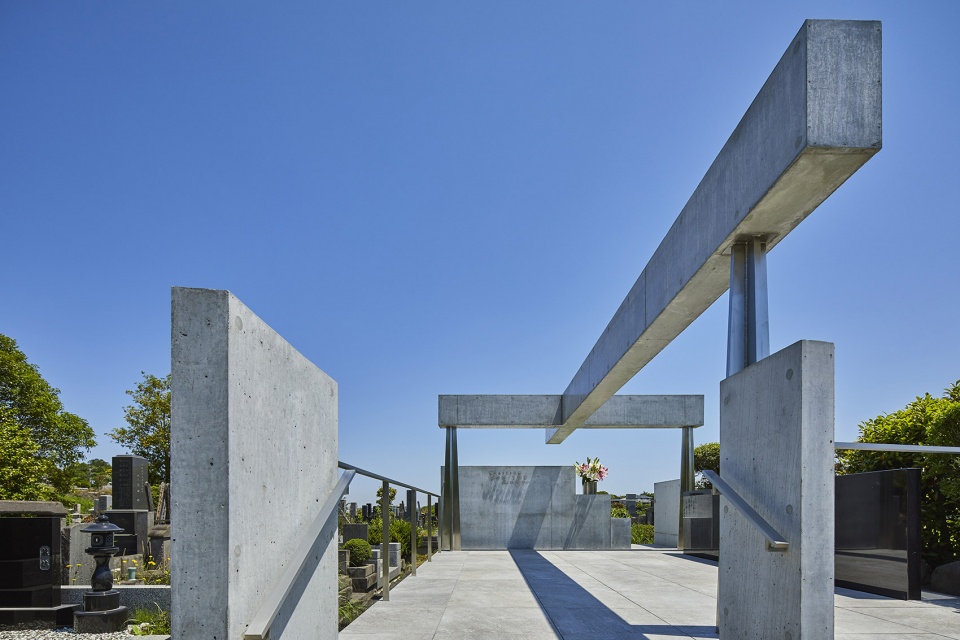 the grave of kamakura yukinoshita church by takeshi hosaka architects