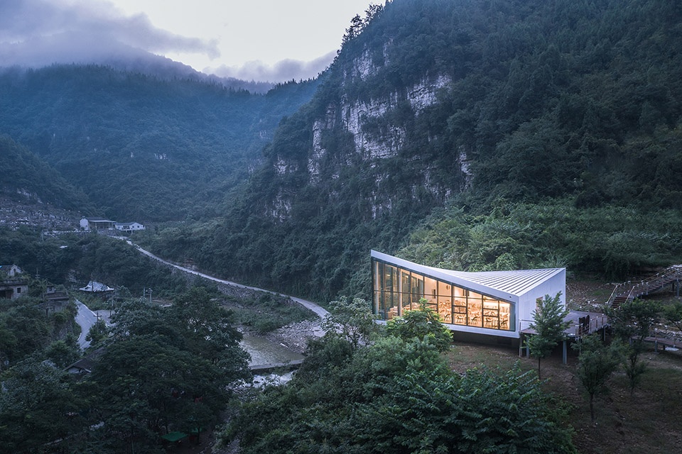 renovation of the 809 arsenal relics rimrock tea bar china by 3andwich designhe wei studio