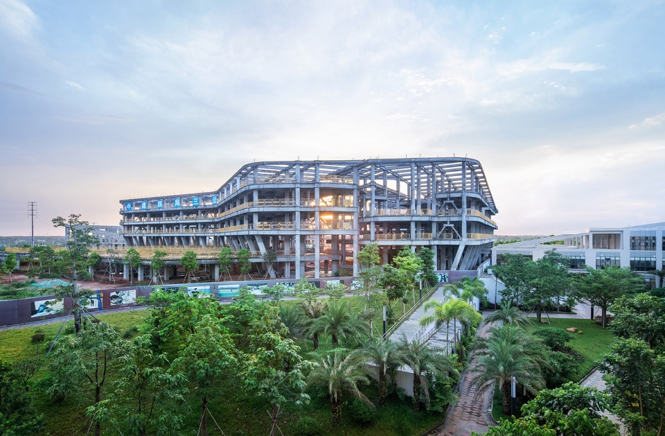 haikou school of the affiliated high school of peking university china by crossboundaries