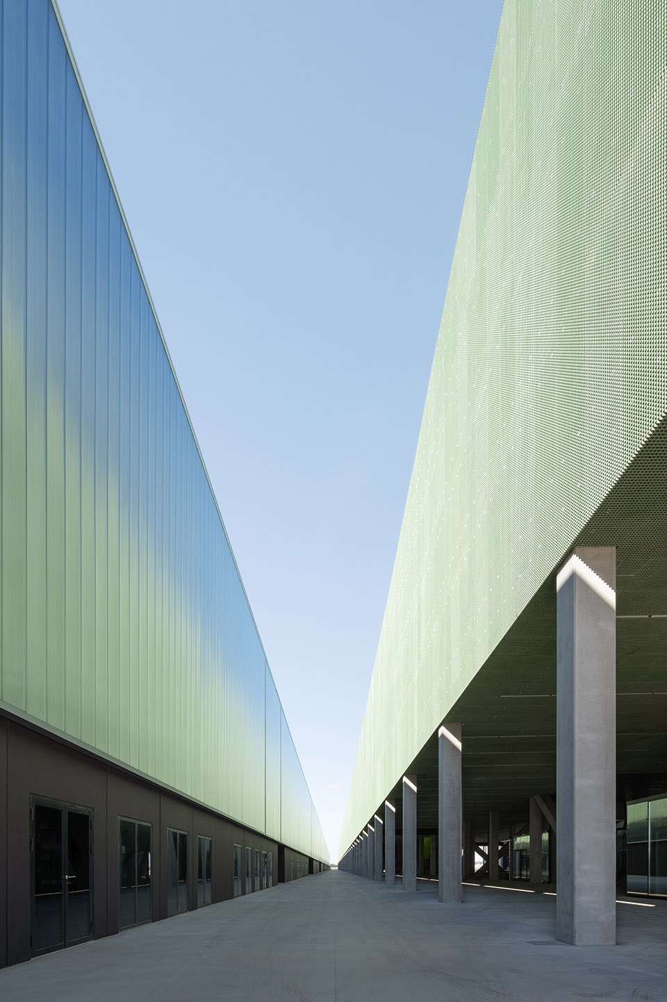 meett toulouse exhibition and convention centre by oma