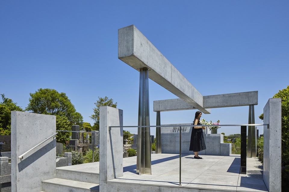 the grave of kamakura yukinoshita church by takeshi hosaka architects