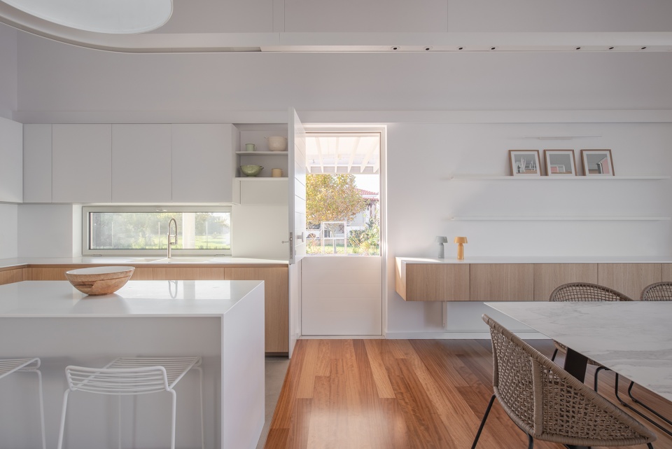 beach house neratza by rctech
