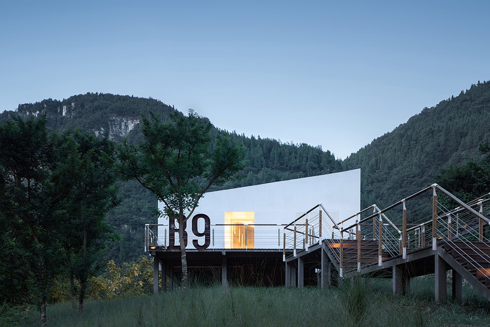 renovation of the 809 arsenal relics rimrock tea bar china by 3andwich designhe wei studio
