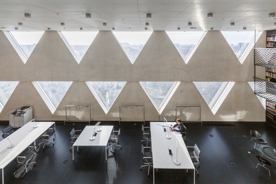 administration headquarters of the province of antwerp by xdga