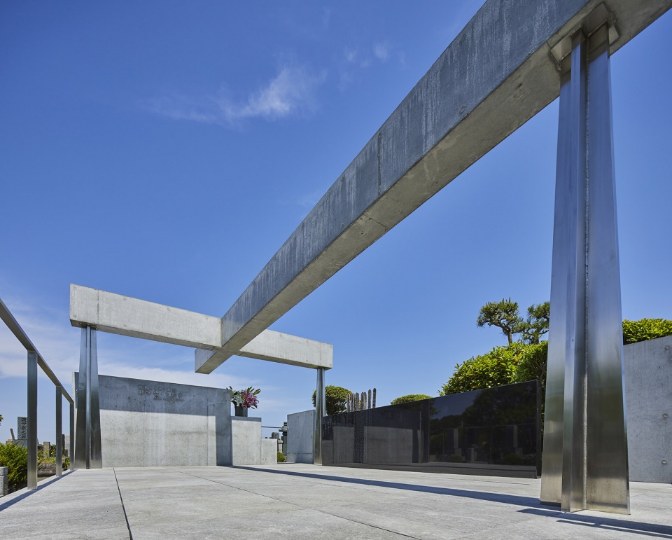 the grave of kamakura yukinoshita church by takeshi hosaka architects