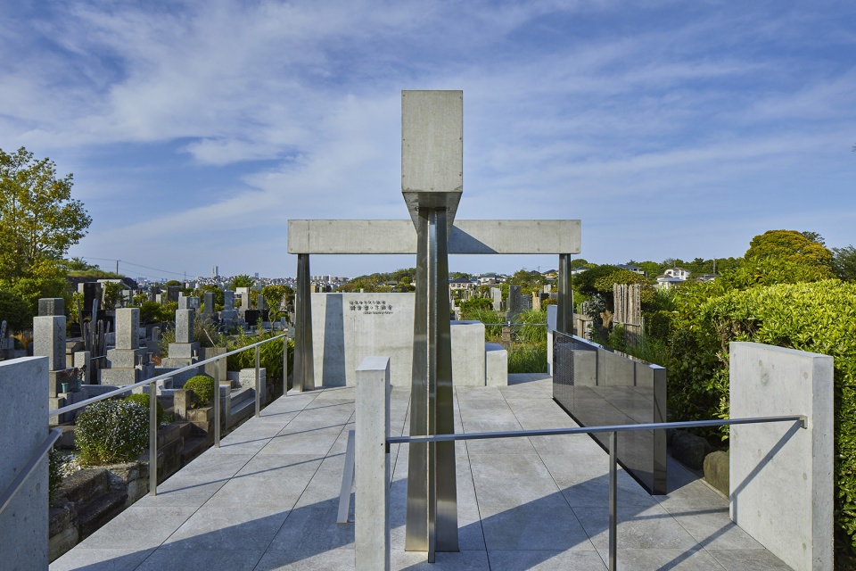 the grave of kamakura yukinoshita church by takeshi hosaka architects