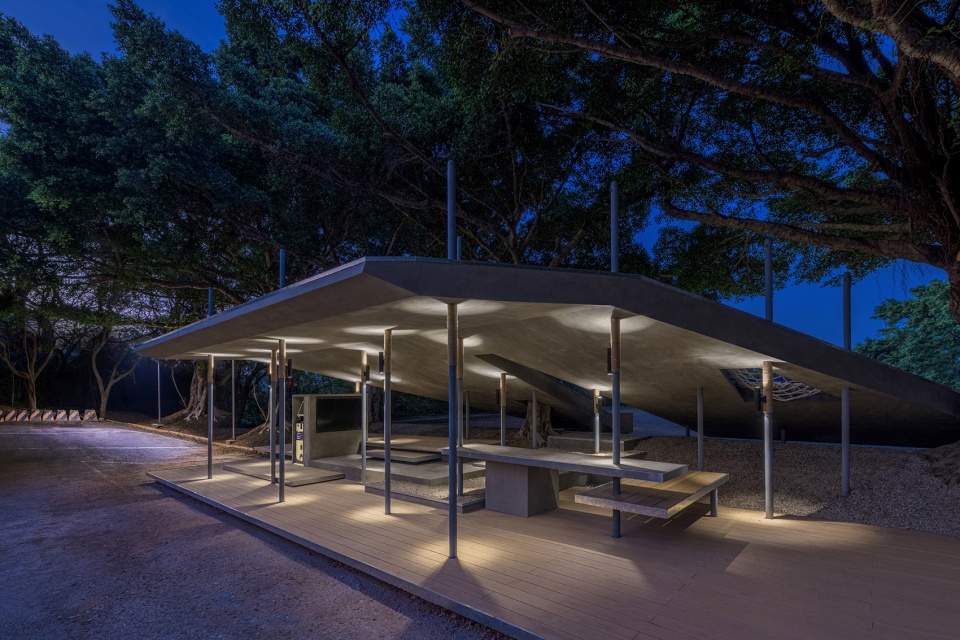 NCTU Bus Stop CHU Studio