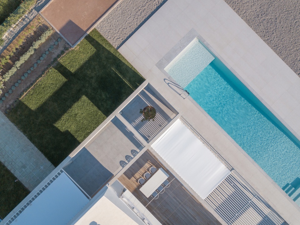 beach house neratza by rctech