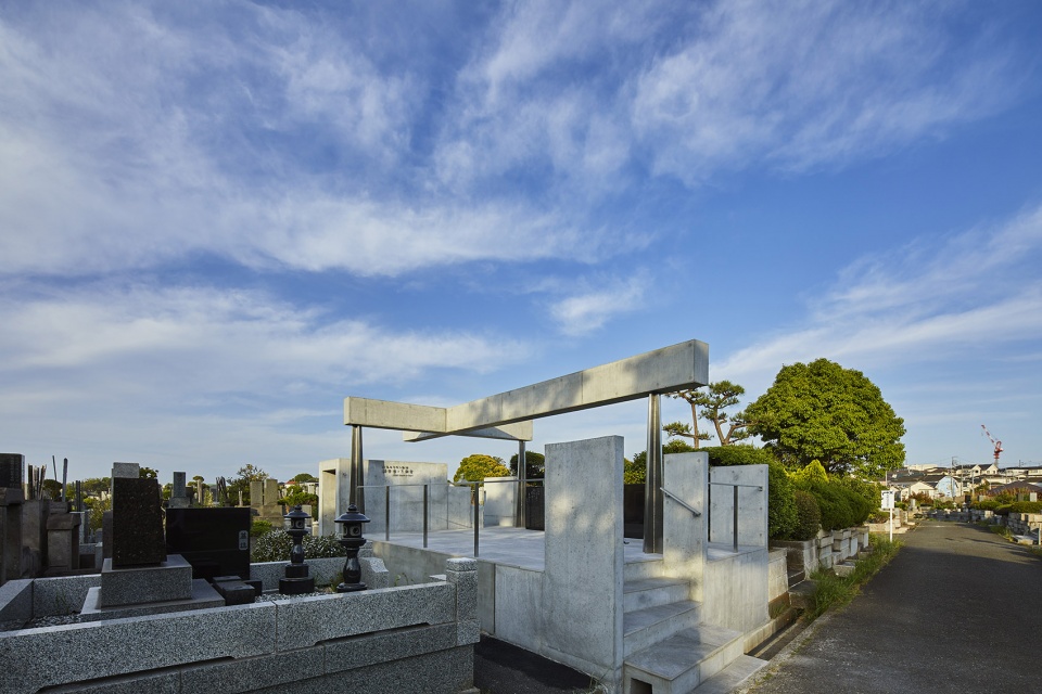 the grave of kamakura yukinoshita church by takeshi hosaka architects