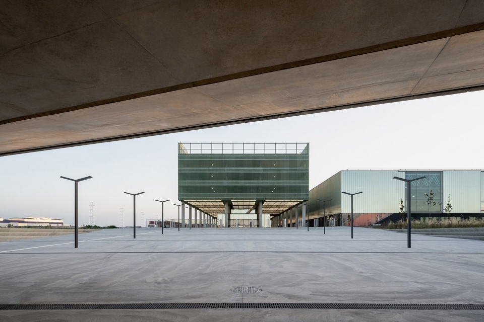 meett toulouse exhibition and convention centre by oma