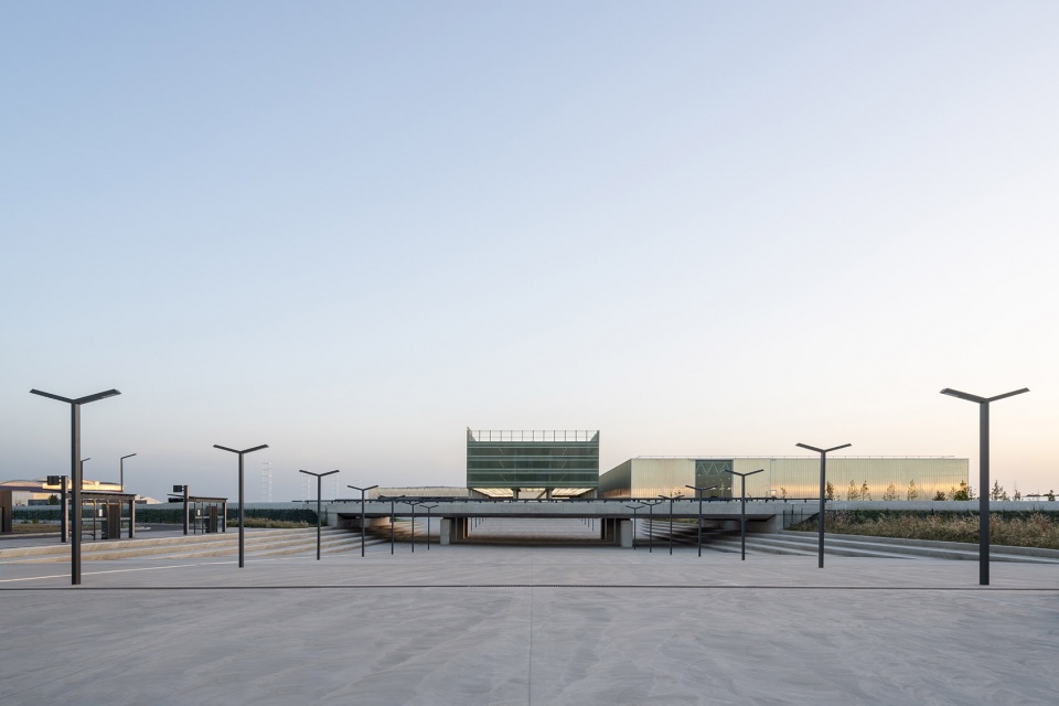 meett toulouse exhibition and convention centre by oma