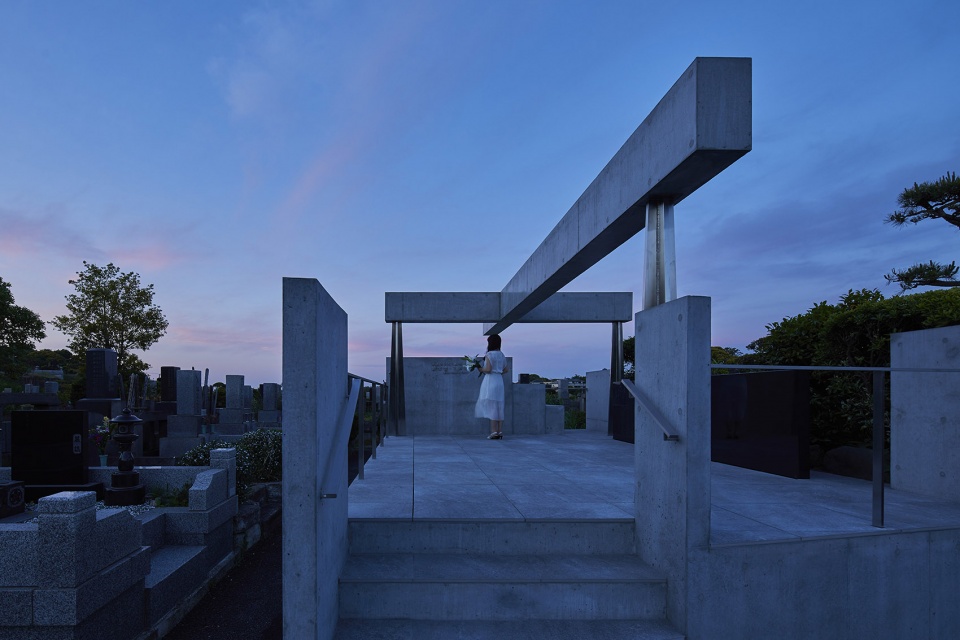 the grave of kamakura yukinoshita church by takeshi hosaka architects