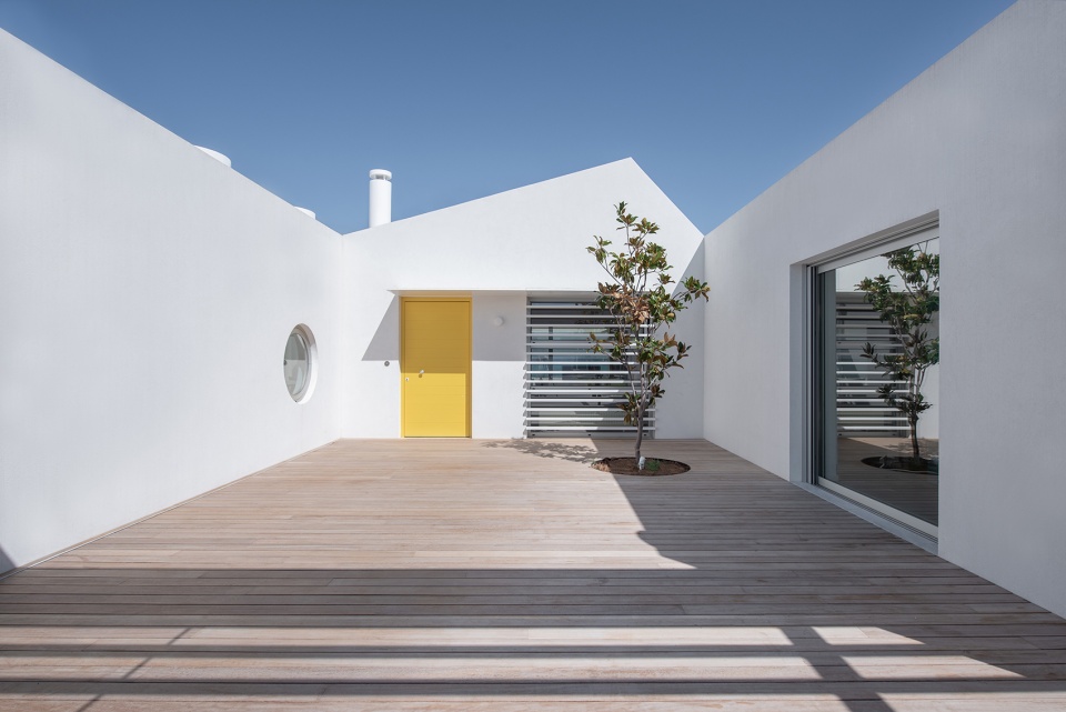 beach house neratza by rctech
