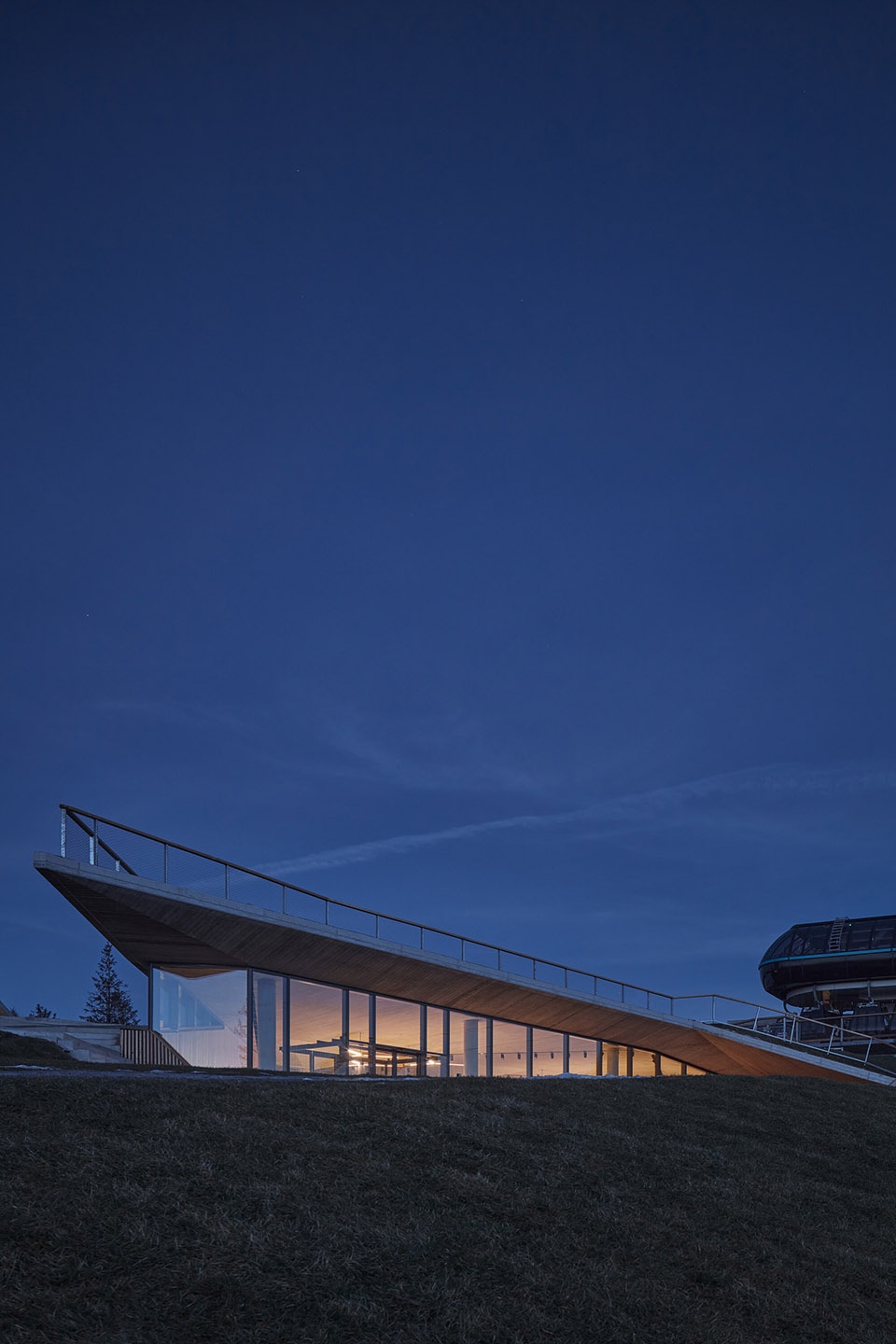 bachledka summit facilities by compass architekti