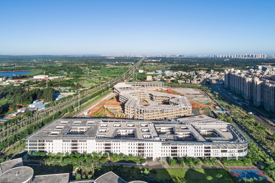 haikou school of the affiliated high school of peking university china by crossboundaries