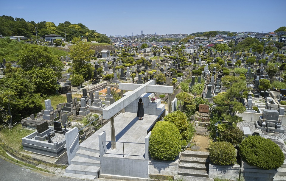 the grave of kamakura yukinoshita church by takeshi hosaka architects