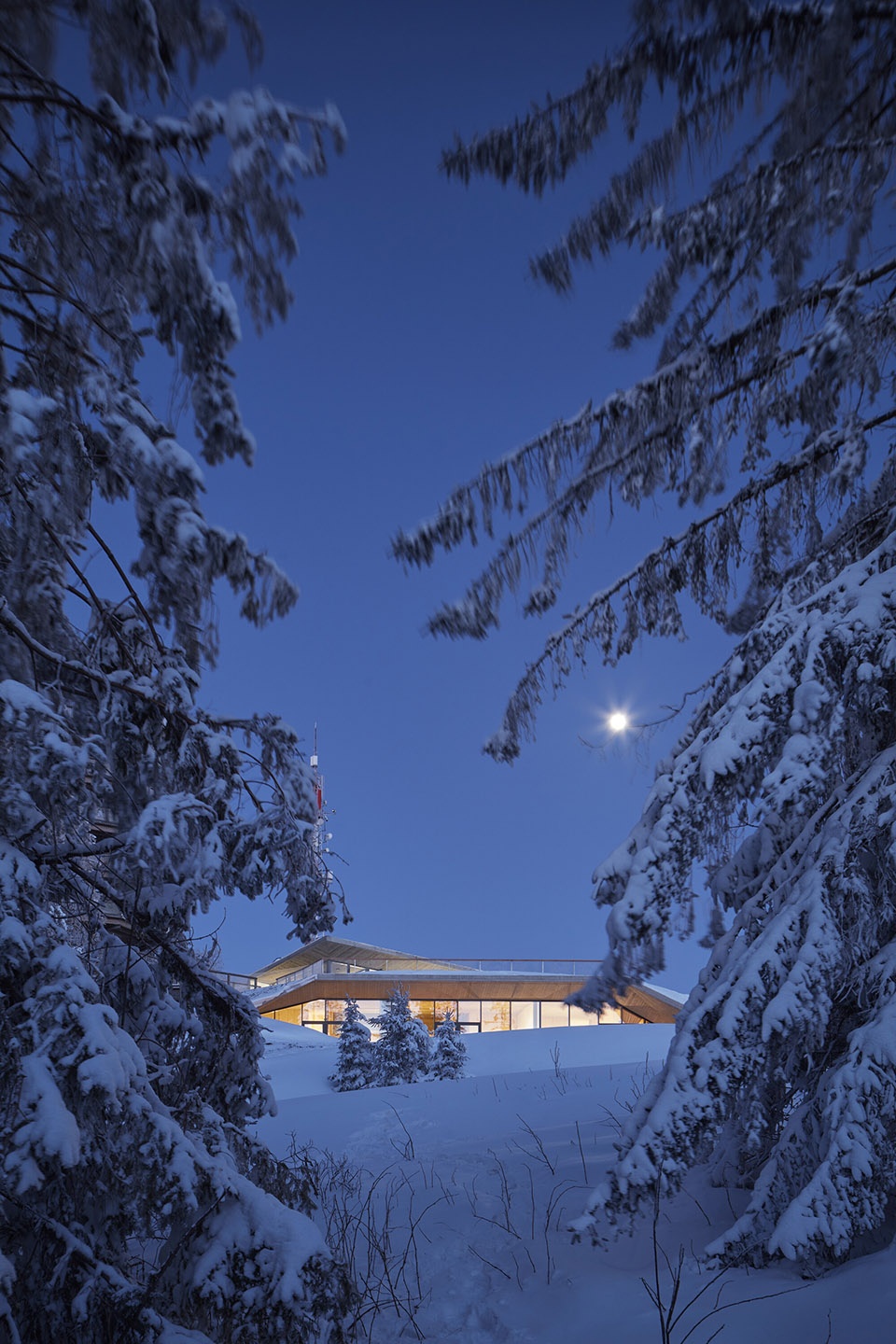 bachledka summit facilities by compass architekti