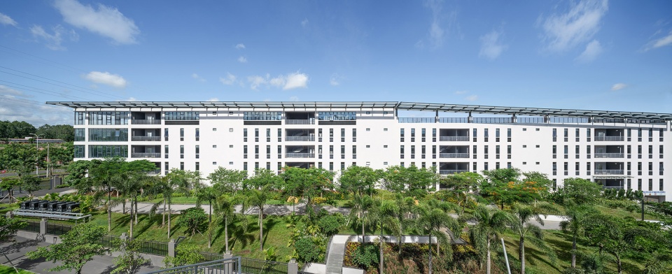 haikou school of the affiliated high school of peking university china by crossboundaries