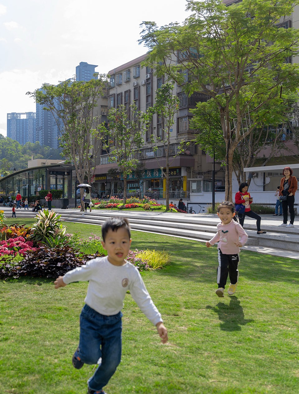 Dongjiaotou Metro Station Park LA Design Group 4