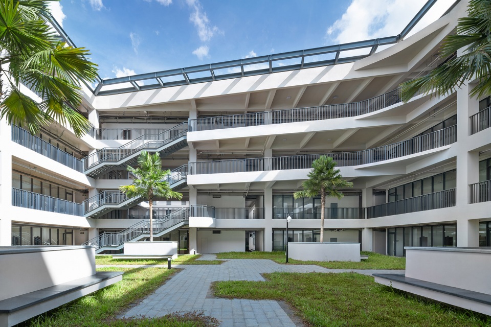 haikou school of the affiliated high school of peking university china by crossboundaries