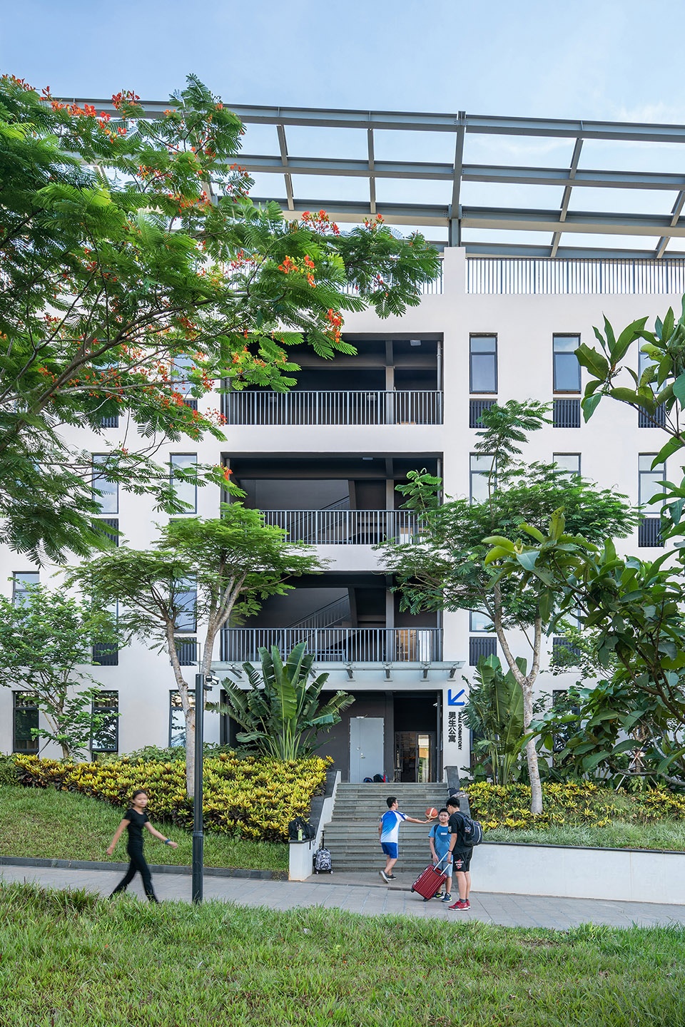 haikou school of the affiliated high school of peking university china by crossboundaries