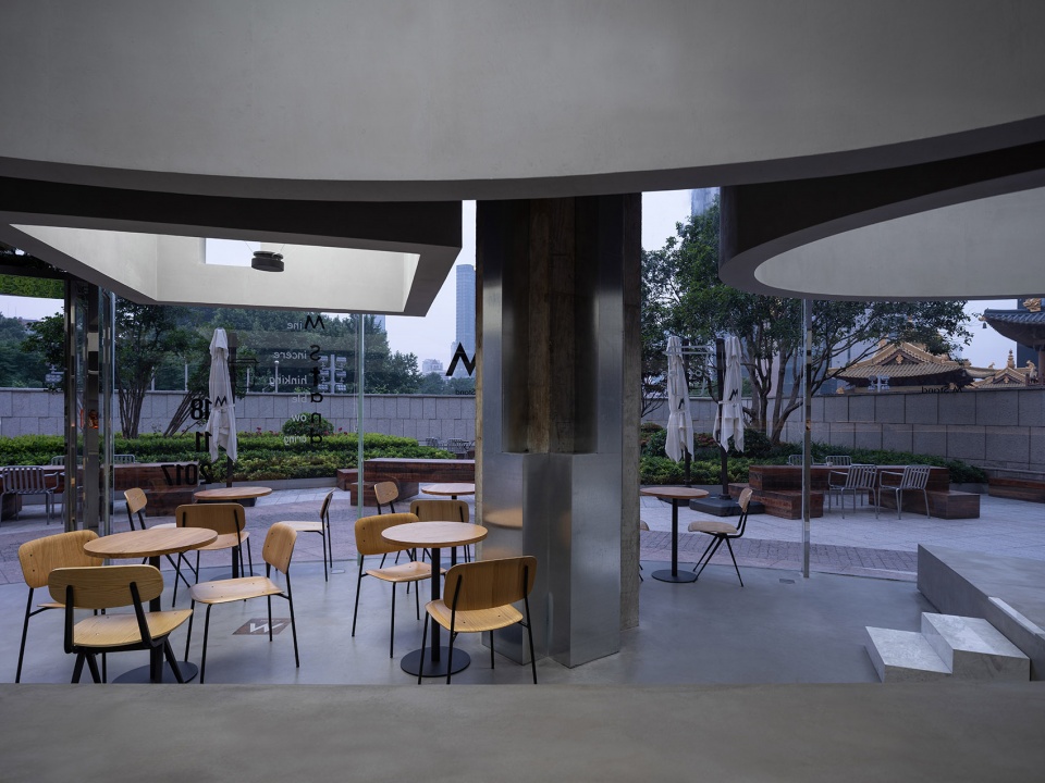 M Stand at Jing’an Temple ZN Studio