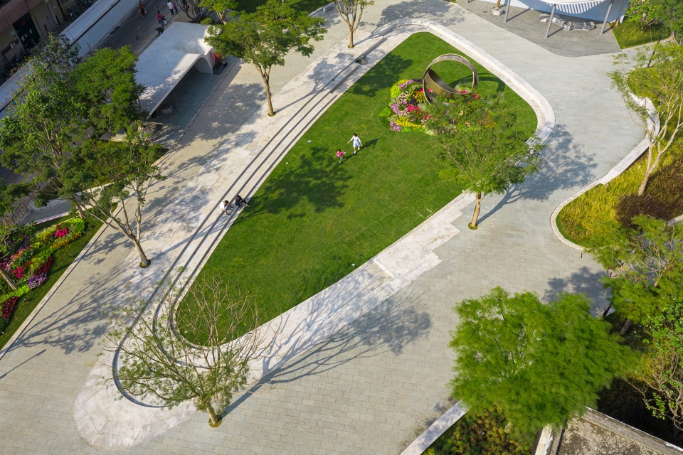 Dongjiaotou Metro Station Park LA Design Group