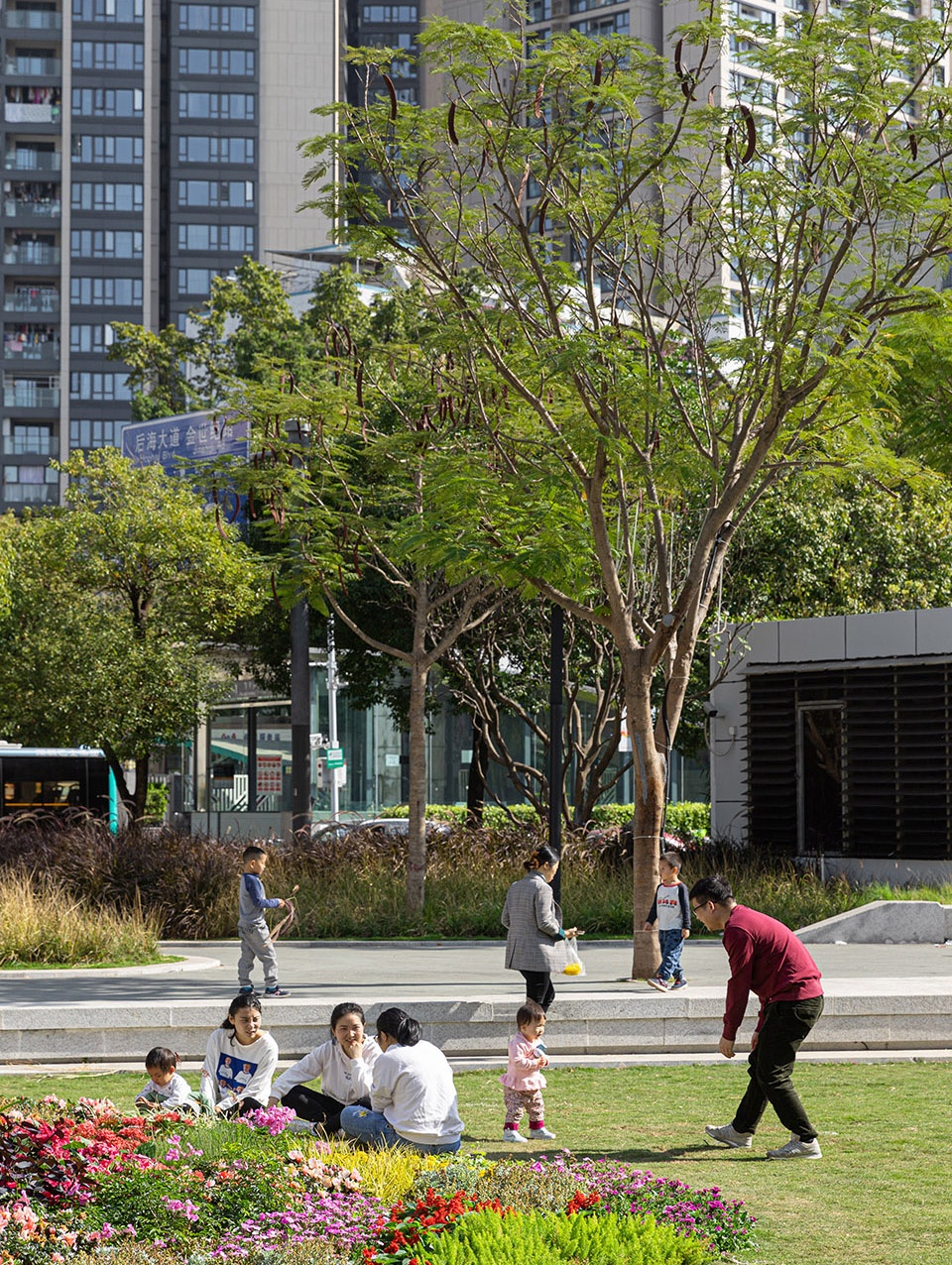 Dongjiaotou Metro Station Park LA Design Group 1