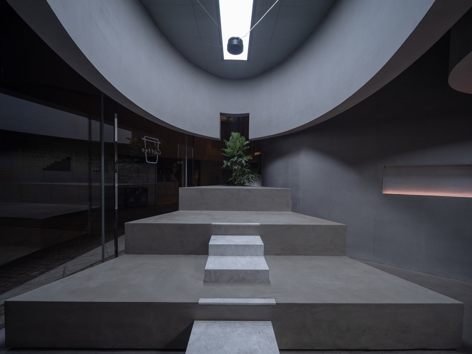 M Stand at Jing’an Temple ZN Studio