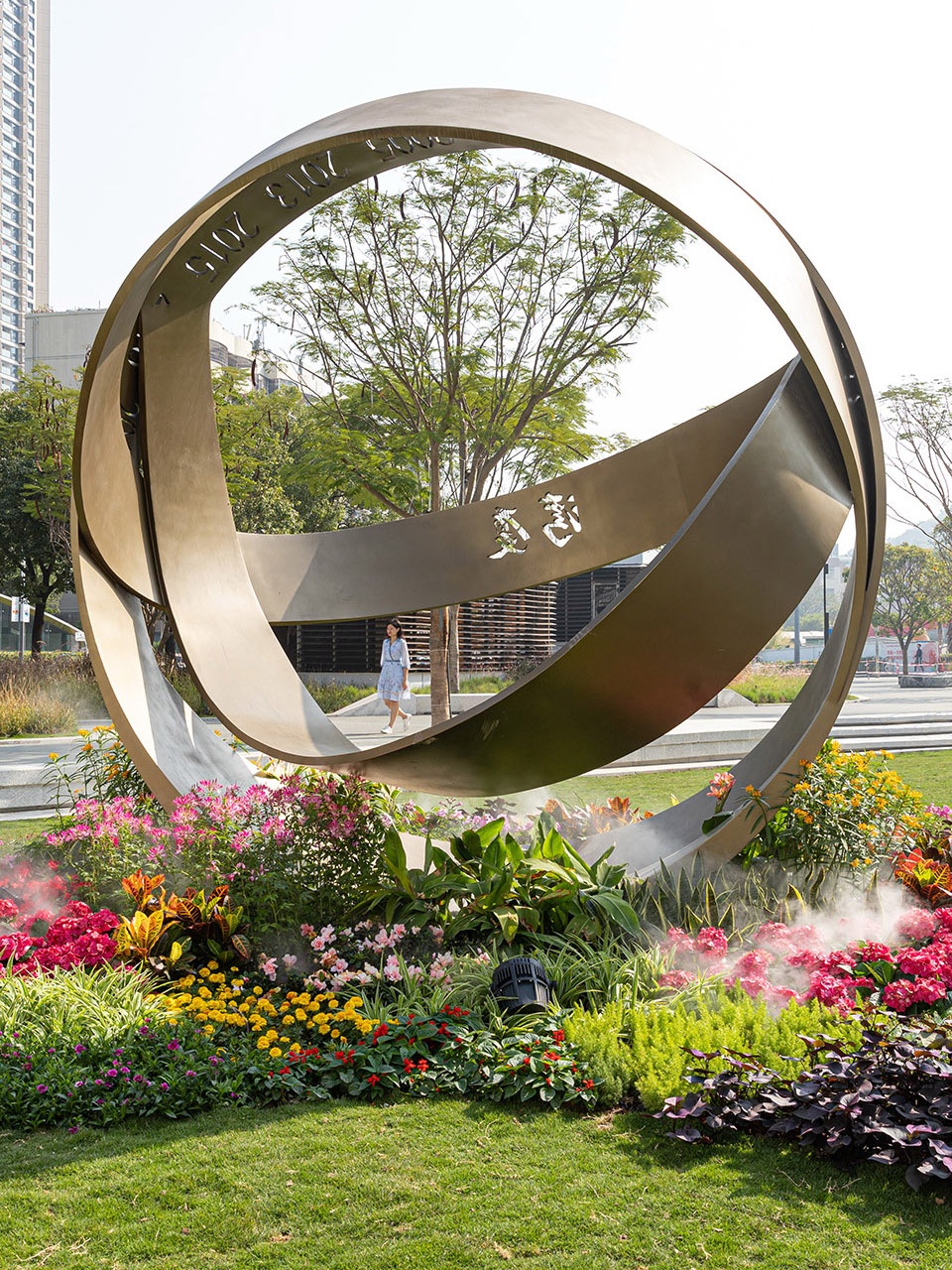 Dongjiaotou Metro Station Park LA Design Group 1