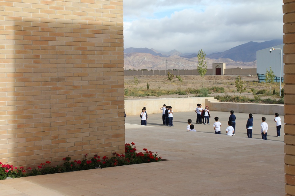 the noor e mobin g2 primary school semnan province iran by fea studio