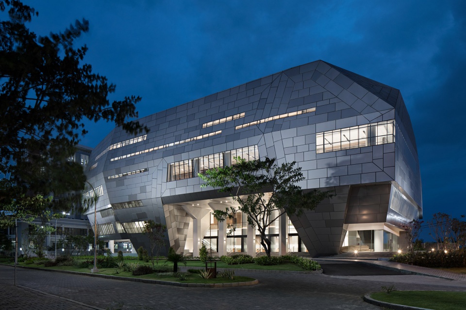 wm plenary hall indonesia by bgnr architects