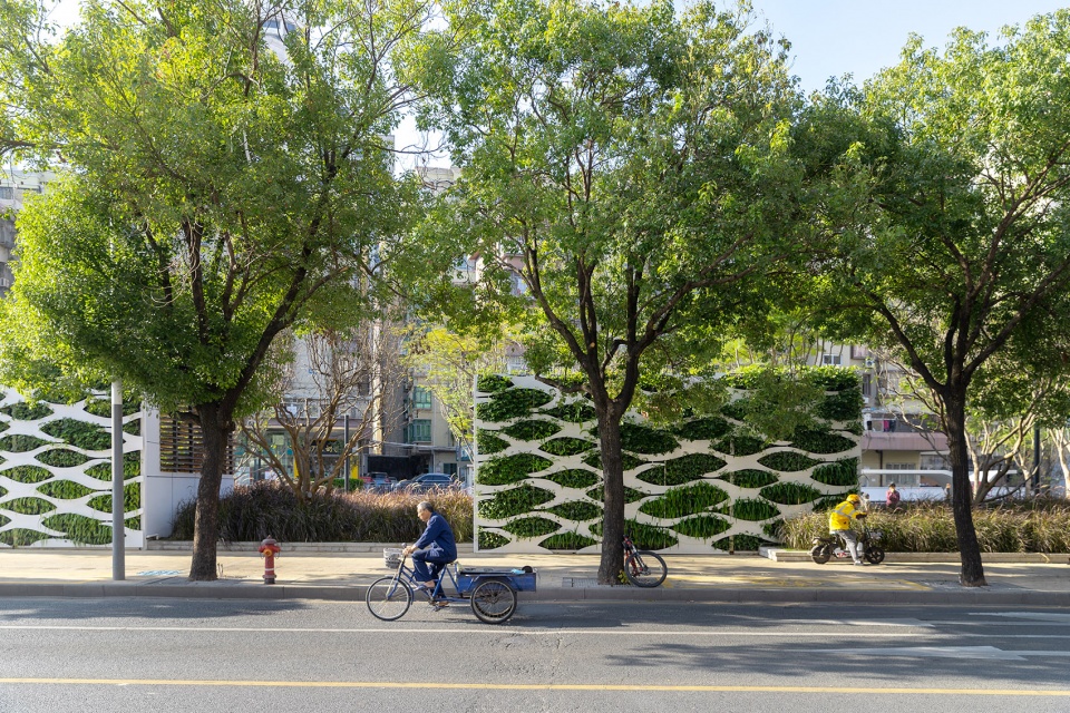 Dongjiaotou Metro Station Park LA Design Group
