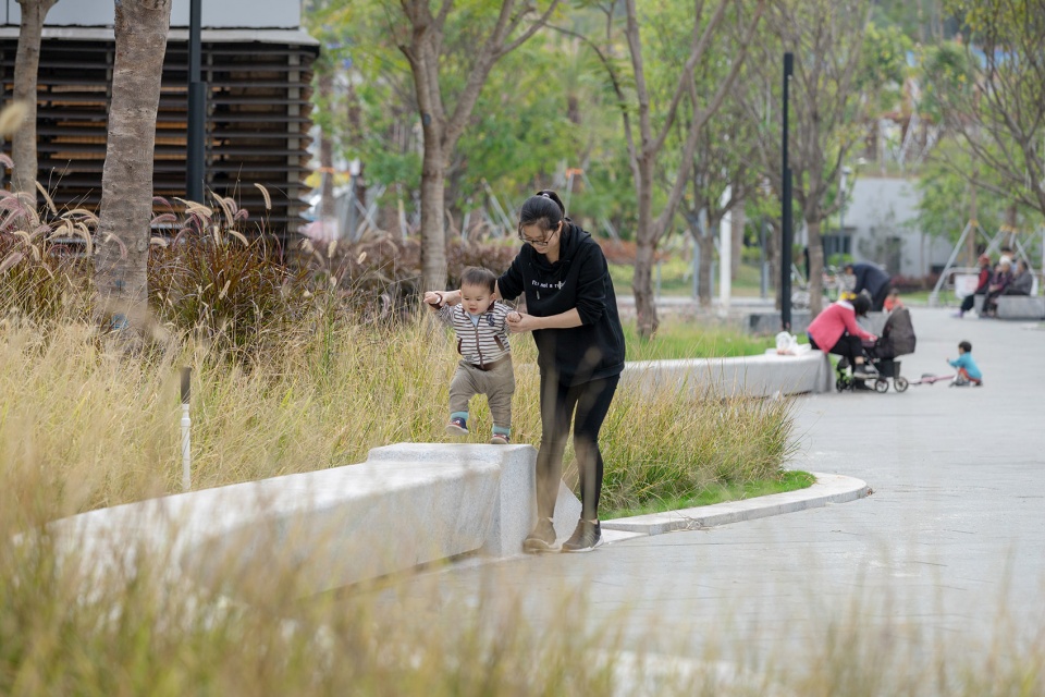 Dongjiaotou Metro Station Park LA Design Group