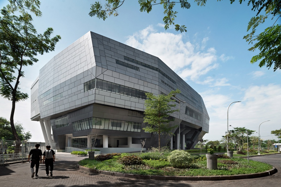 wm plenary hall indonesia by bgnr architects