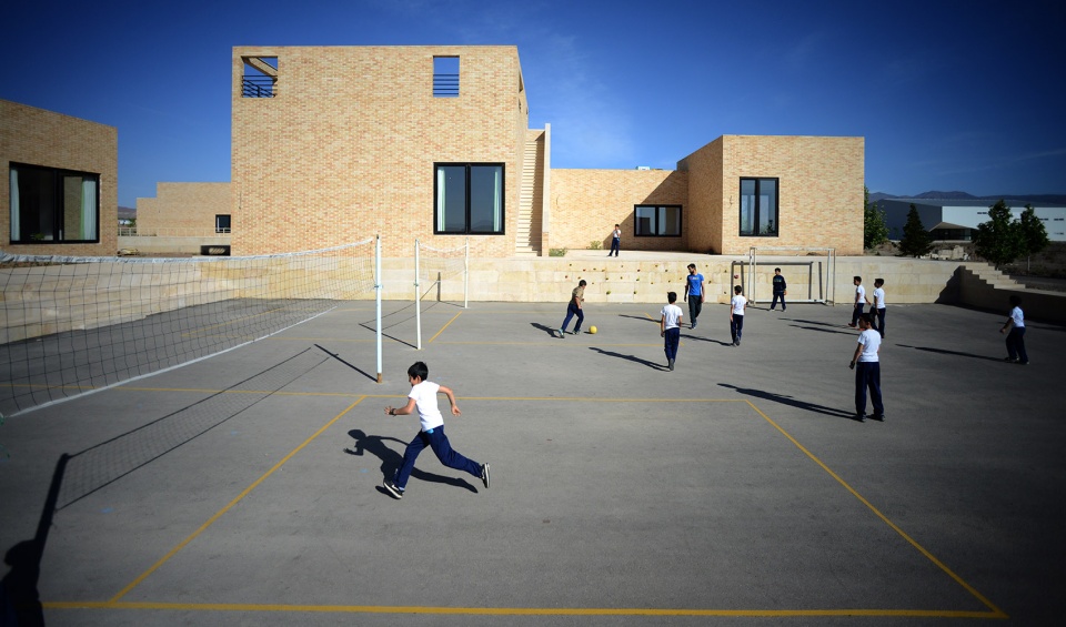the noor e mobin g2 primary school semnan province iran by fea studio