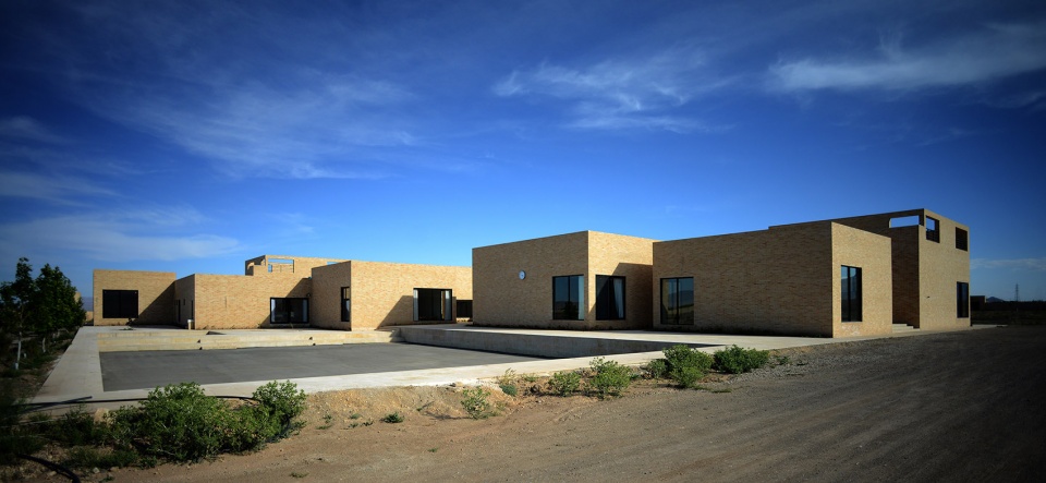 the noor e mobin g2 primary school semnan province iran by fea studio