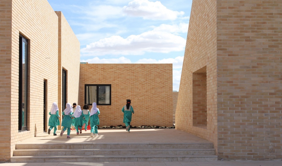 the noor e mobin g2 primary school semnan province iran by fea studio