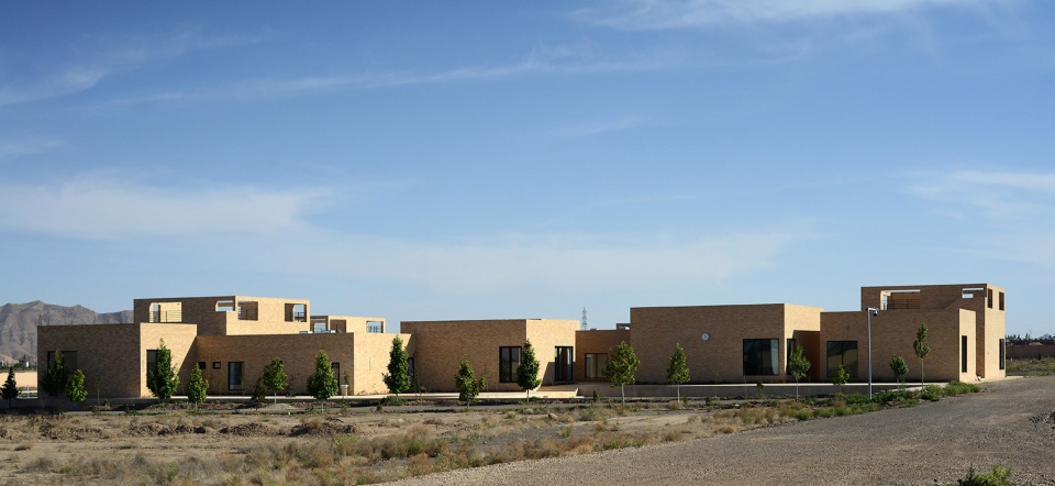 the noor e mobin g2 primary school semnan province iran by fea studio