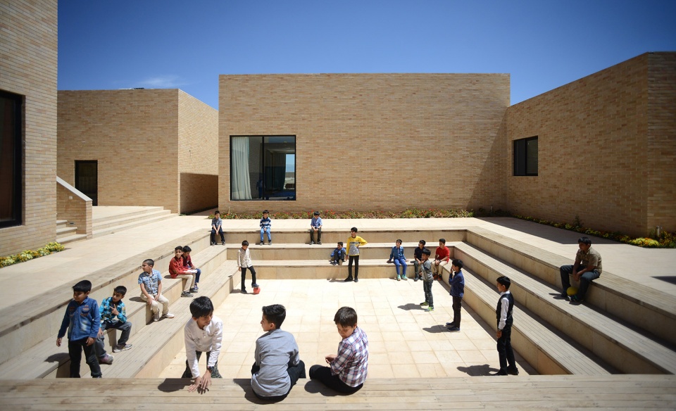 the noor e mobin g2 primary school semnan province iran by fea studio